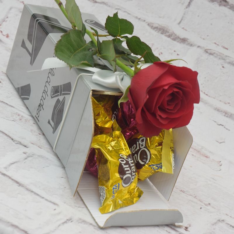 KIT-COM-BOMBONS-FELICIDADES-PELA-FORMATURA-COM-ROSA-CAROLA-1.jpg