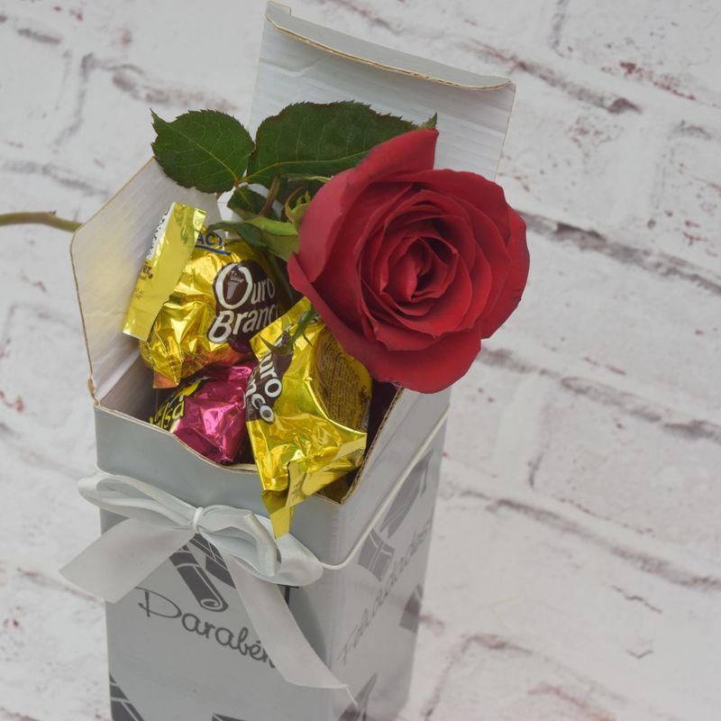 KIT-COM-BOMBONS-FELICIDADES-PELA-FORMATURA-COM-ROSA-CAROLA-2.jpg