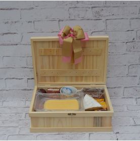 Cesta de Café da Manhã para o Dia Das Mães com Bolo, Suco, Pães e Queijos para Entregar para Ela C/caneca