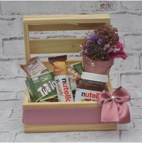 Kit de Chocolates No Baú com Flores Secas e Nutella