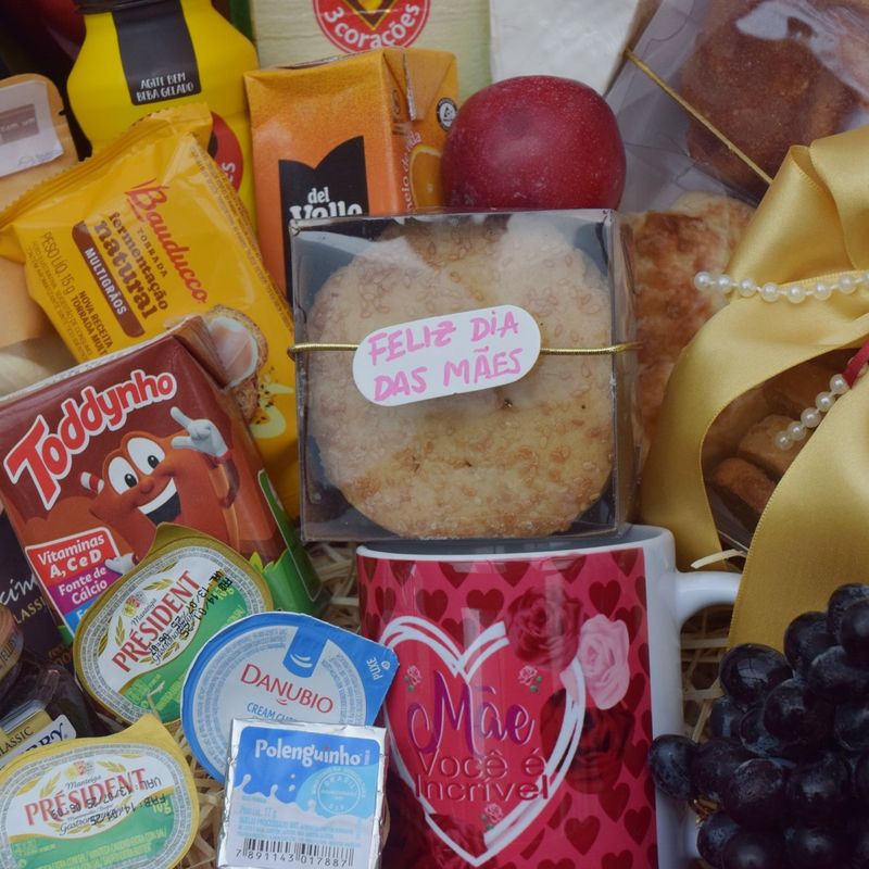 BAU-DE-CAFE-DA-MANHA-COM-PAES-FRUTAS-BOLO-SUCO-E-MUITO-MAIS-PARA-A-MAMAE-COM-CANECA-MAE-VOCE-E-INCRIVEL-6.jpg