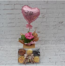 Caixa com Pão de Queijo Bolo e Outras Delícias para a Mamãe com Rosa Colombiana Pink e Balão