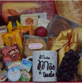 Bau de Café da Manhã com Pães Frutas Bolo Suco e Muito Mais para a Mamãe C/caneca Minha Mãe É Tudo (estampa Disponivel)