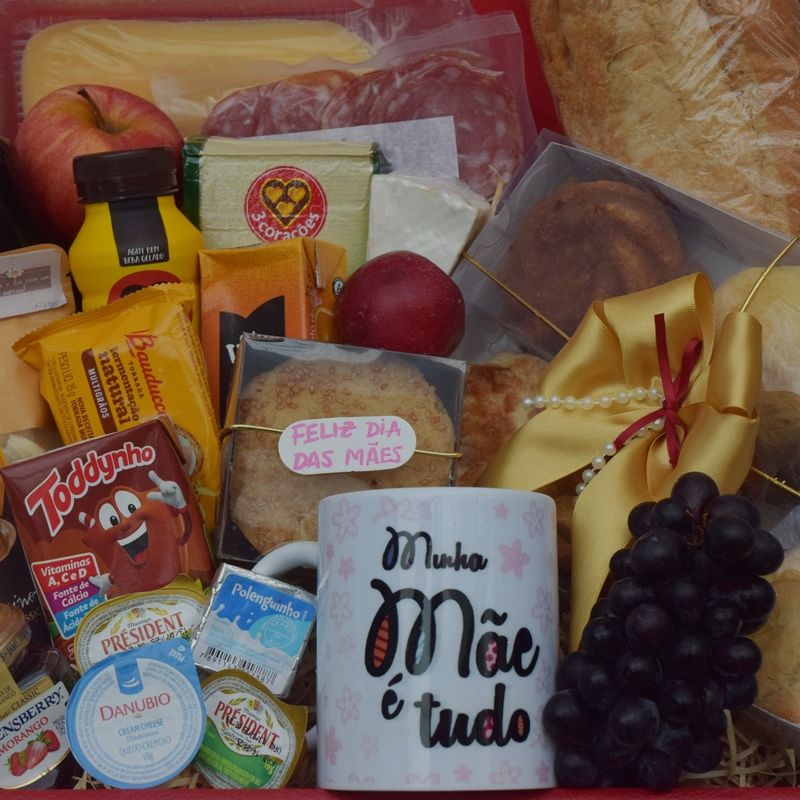BAU-DE-CAFE-DA-MANHA-COM-PAES-FRUTAS-BOLO-SUCO-E-MUITO-MAIS-PARA-A-MAMAE-COM-CANECA-MINHA-MAE-E-TUDO-2.jpg