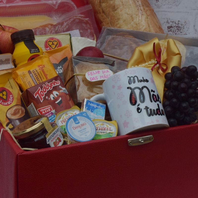 BAU-DE-CAFE-DA-MANHA-COM-PAES-FRUTAS-BOLO-SUCO-E-MUITO-MAIS-PARA-A-MAMAE-COM-CANECA-MINHA-MAE-E-TUDO--4.jpg