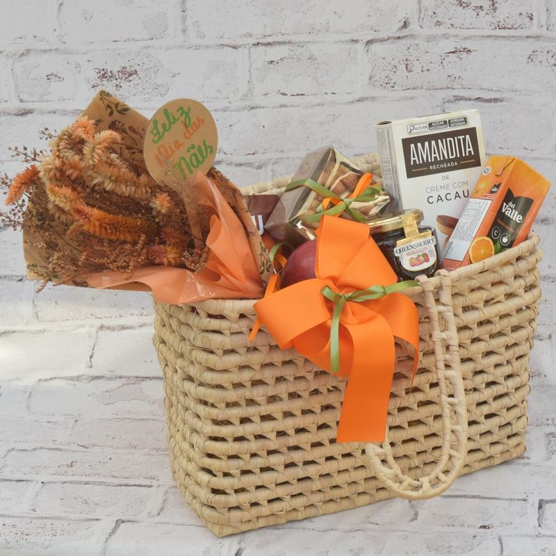 kit-delicadeza-de-mae-na-sacola-de-palha-com-flores-secas-geleia-suco-palmier-e-maca-3.jpg