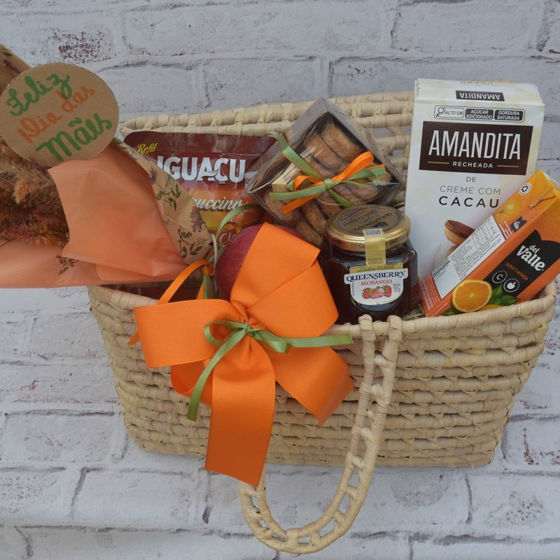kit-delicadeza-de-mae-na-sacola-de-palha-com-flores-secas-geleia-suco-palmier-e-maca-1.jpg