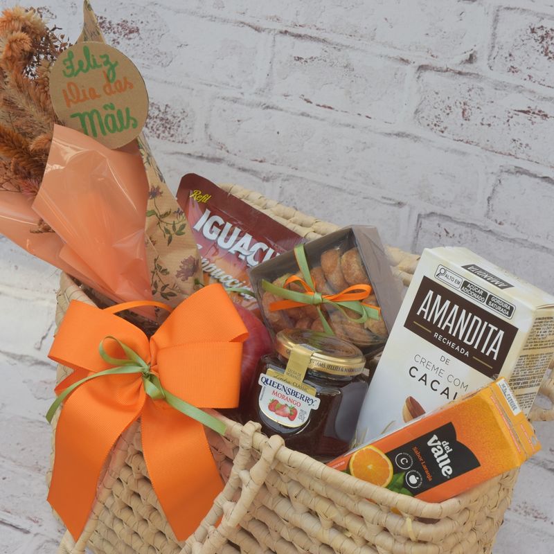 kit-delicadeza-de-mae-na-sacola-de-palha-com-flores-secas-geleia-suco-palmier-e-maca-2.jpg