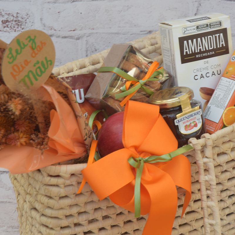 kit-delicadeza-de-mae-na-sacola-de-palha-com-flores-secas-geleia-suco-palmier-e-maca-4.jpg