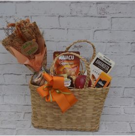 Kit Delicadeza de Mãe Na Sacola de Taboa com Flores Secas Geléia Suco Palmier e Maçã