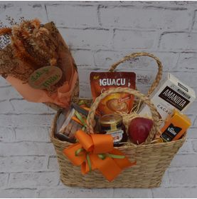 Kit Delicadeza de Mãe Na Sacola de Taboa com Flores Secas Geléia Suco Palmier e Maçã