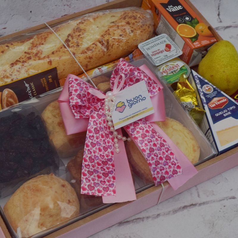 CESTA-DE-CAFE-DO-DIA-COM-PAO-QUEIJO-SUCO-E-FRUTA-PARA-A-MAMAE-SIMPLES-2.jpg