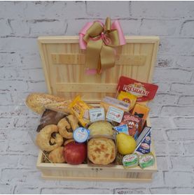 Cesta de Café da Manhã para o Dia Das Mães com Bolo, Suco, Pães e Queijos para Entregar para Ela C/caneca