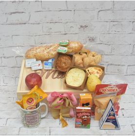 Cesta de Café da Manhã para o Dia Das Mães com Bolo, Suco, Pães e Queijos para Entregar para Ela C/caneca