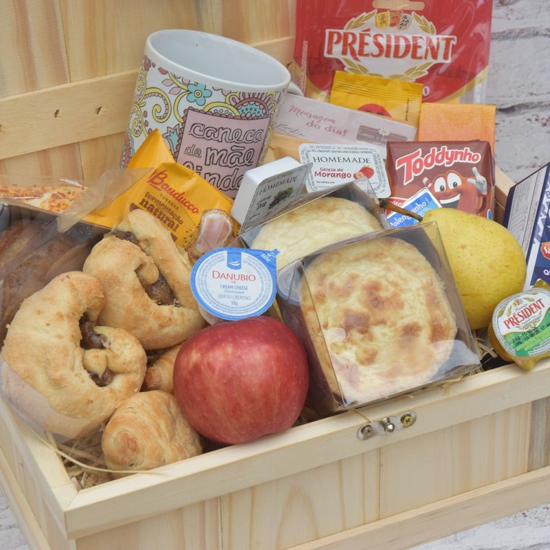 CESTA-DE-CAFE- DA-MANHA- PARA-O-DIA-DAS-MAES-COM- BOLO-SUCO- PAES-E-QUEIJOS- PARA-ENTREGAR- PARA-ELA-4.JPG