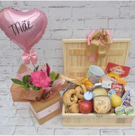 Cesta de Café da Manhã para o Dia Das Mães com Bolo, Suco, Pães e Queijos para Entregar para Ela C/colombiana Pink + Balão