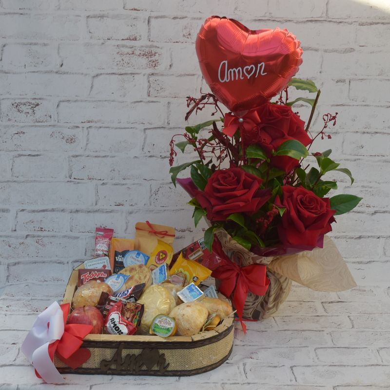 cesta-de-cafe-da-manha-com-paes-suco-bolo-e-chocolates-para-o-meu-amor-com-arranjo-de-colombianas-e-balao-3.JPG