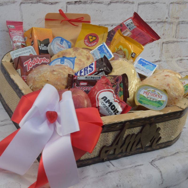 cesta-de-cafe-da-manha-com-paes-suco-bolo-e-chocolates-para-o-meu-amor-5.JPG