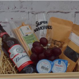 Kit com Cerveja Petiscos e Copo Super Namorado