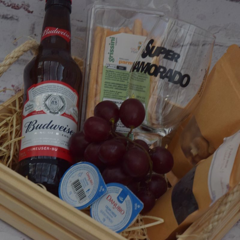 kit-com-cerveja-petiscos-e-copo-super-namorado-com-taca-preta-5