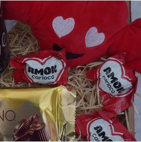 Kit Coração Caneca e Chocolates para Os Namorados Love