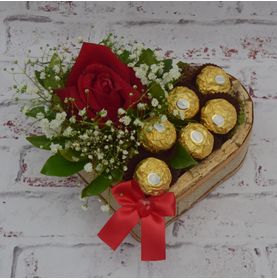 Arranjo Paixão com Rosas e Bombons