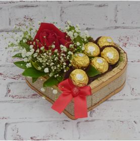 Arranjo Paixão com Rosas e Bombons