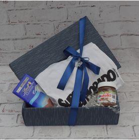 Kit com Pijama e Chocolates para Um Super Namorado