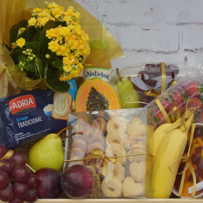 cesta-de-frutas-suco-e-amanteigados-para-uma-mulher-especial-2