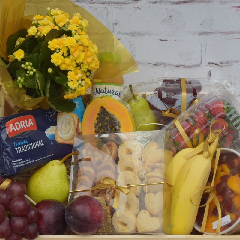 cesta-de-frutas-suco-e-amanteigados-para-uma-mulher-especial-2
