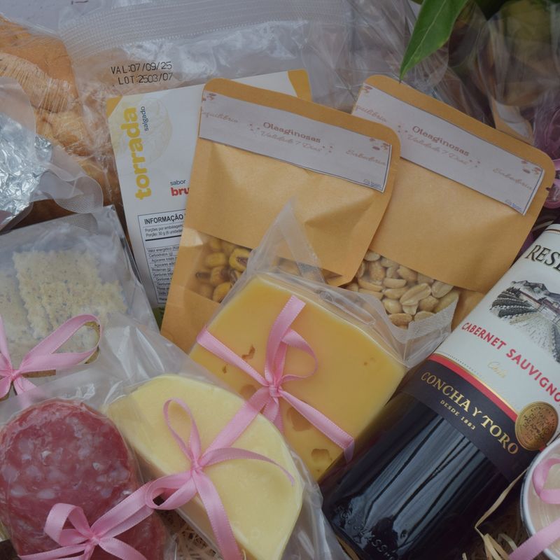 cesta-de-petiscos-e -queijos-paladar-sofisticado-COM-VINHO-6