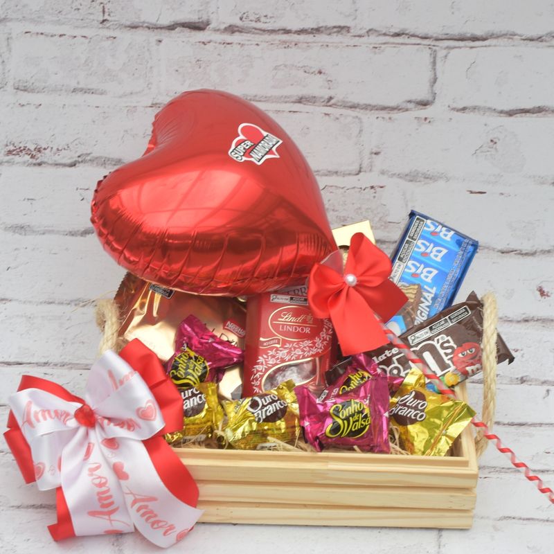 cesta-de-chocolate-tudo-de-bo-para-meu-amor-com-balao-coracao-1