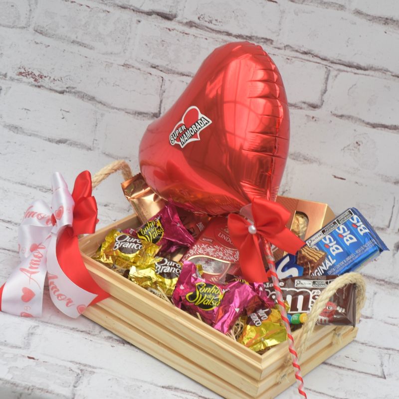 cesta-de-chocolate-tudo-de-bo-para-meu-amor-com-balao-coracao-4