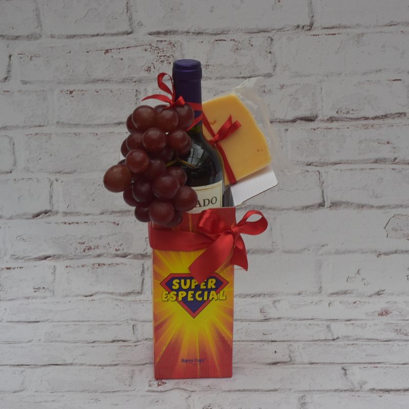 kit-super-especial-com-vinho-queijo-e-uva-2