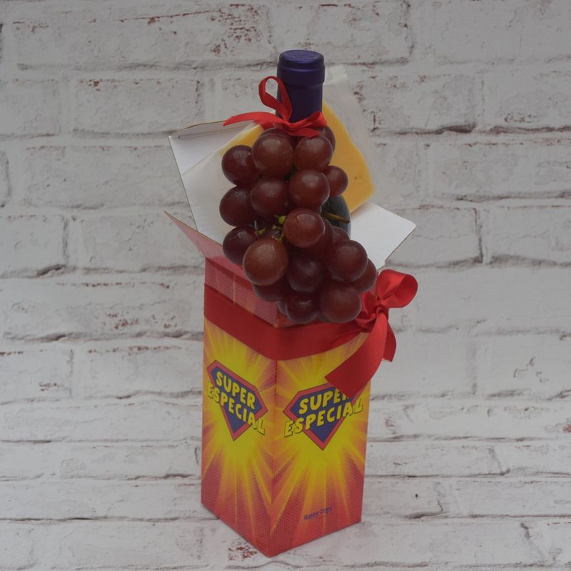 kit-super-especial-com-vinho-queijo-e-uva-3