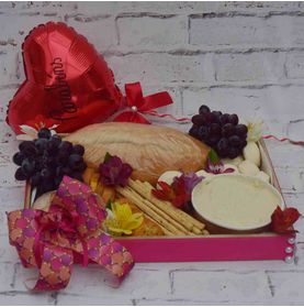Graze Box com Pães, Toradas e Fondue de Queijo com Balão