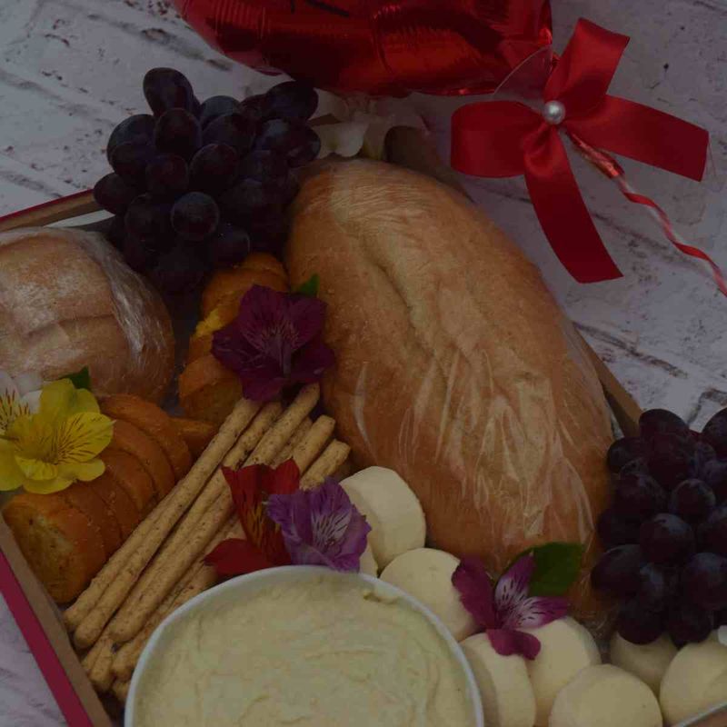 graze-box-com- paes-torrada-e- fondue-de-queijo-6