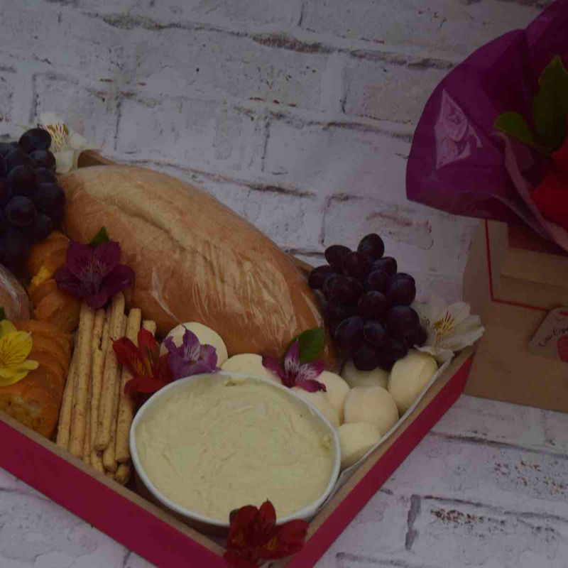 graze-box-com- paes-torrada-e- fondue-de-queijo-7