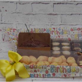 Kit Feliz Aniversário Pra Você com Bolo, Brigadeiro e Outras Delícias