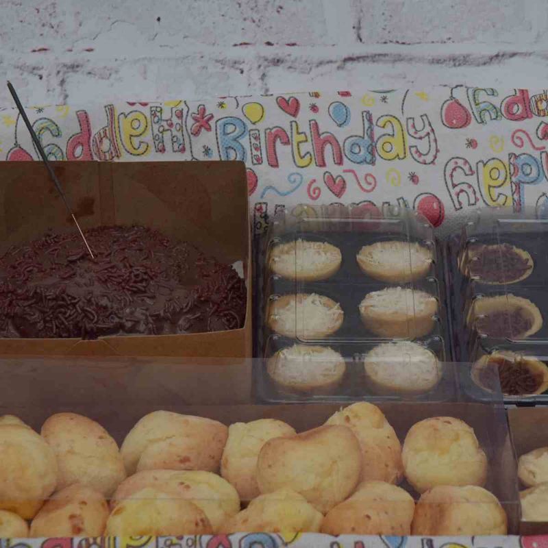 kit-feliz-aniversario--pra-voce-com-bolo-brigadeiro-e-outras-delicias-4