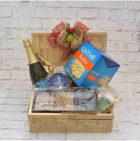 Bau de Madeira com Panetone e Delicias Natalinas